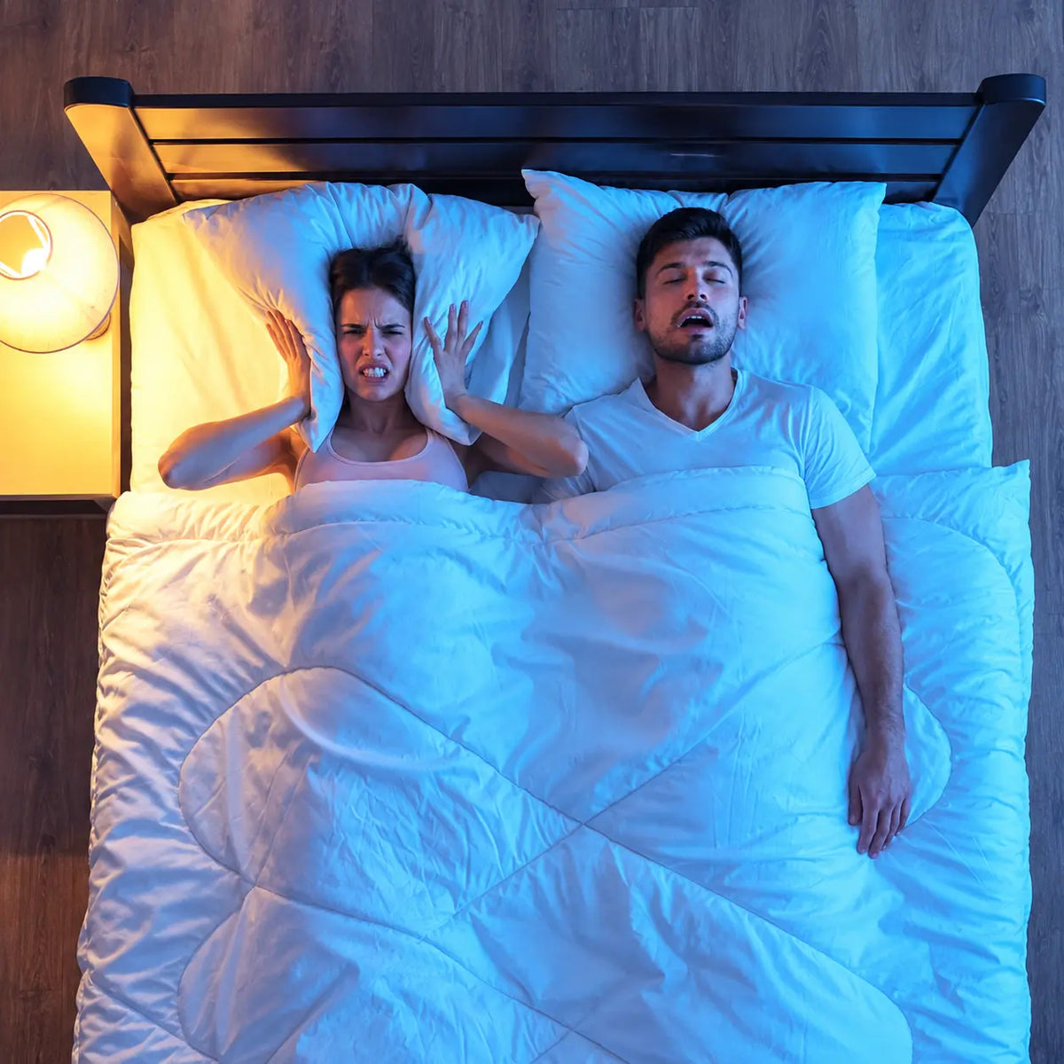 ¿Roncas tan fuerte que tu pareja no puede dormir? Podría ser más que solo un ronquido.